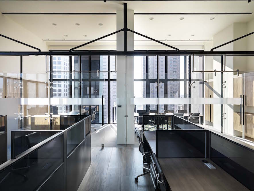 辦公室設計參考案例：工業風 建坪 200 坪實景