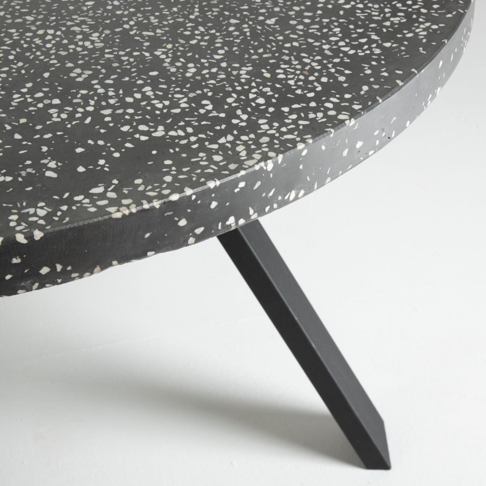 SHANELLE TABLE Ø120 金屬腳 黑色